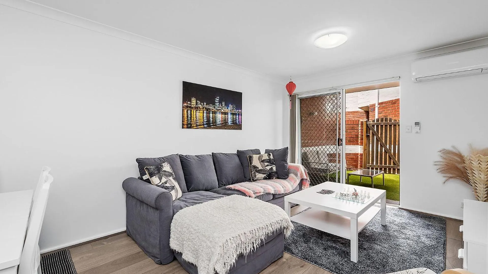 6 Light Bright Home In South Perth 0*,  Australia
